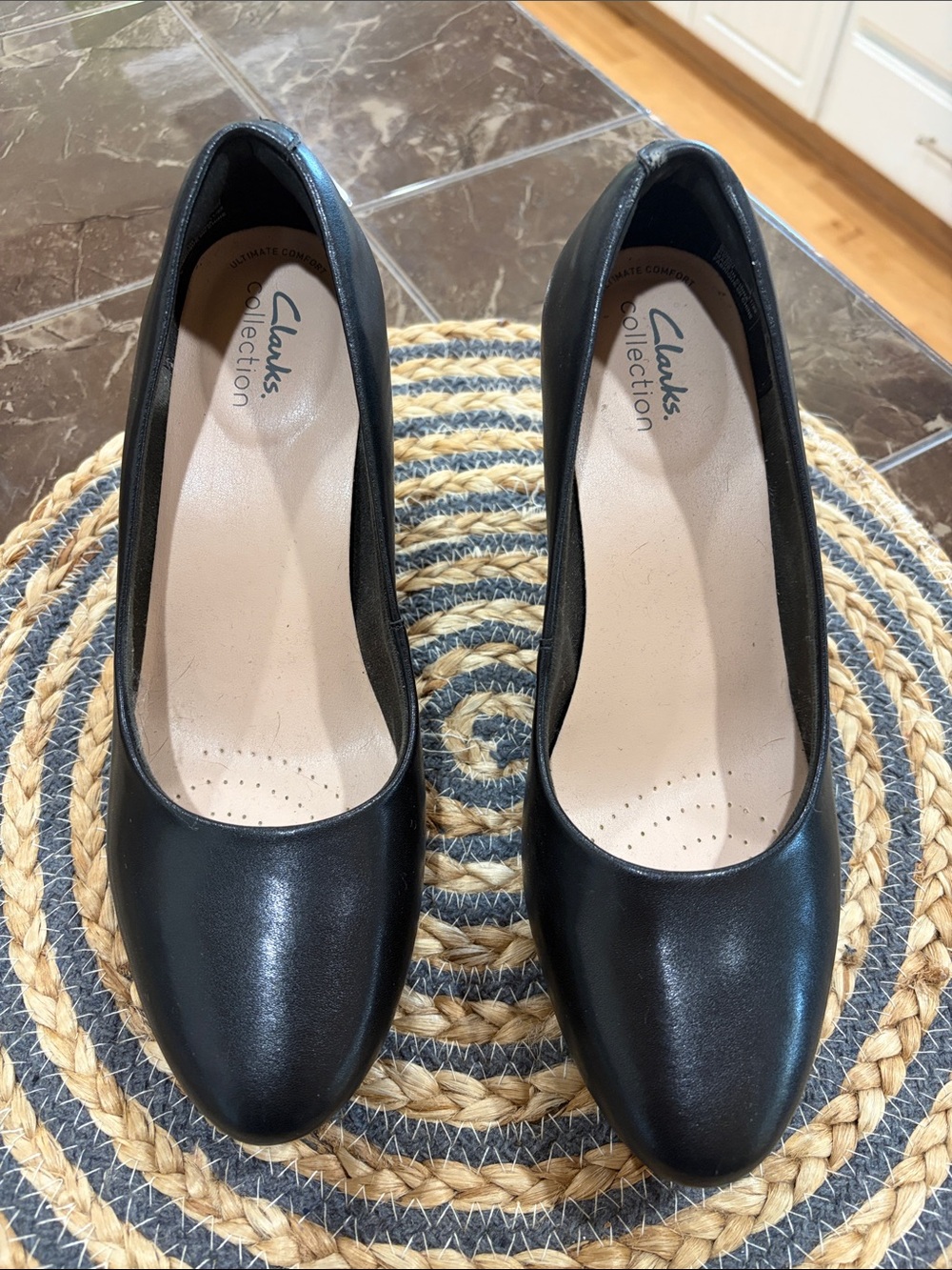 Women’s Black Leather Mid-Heel Pumps